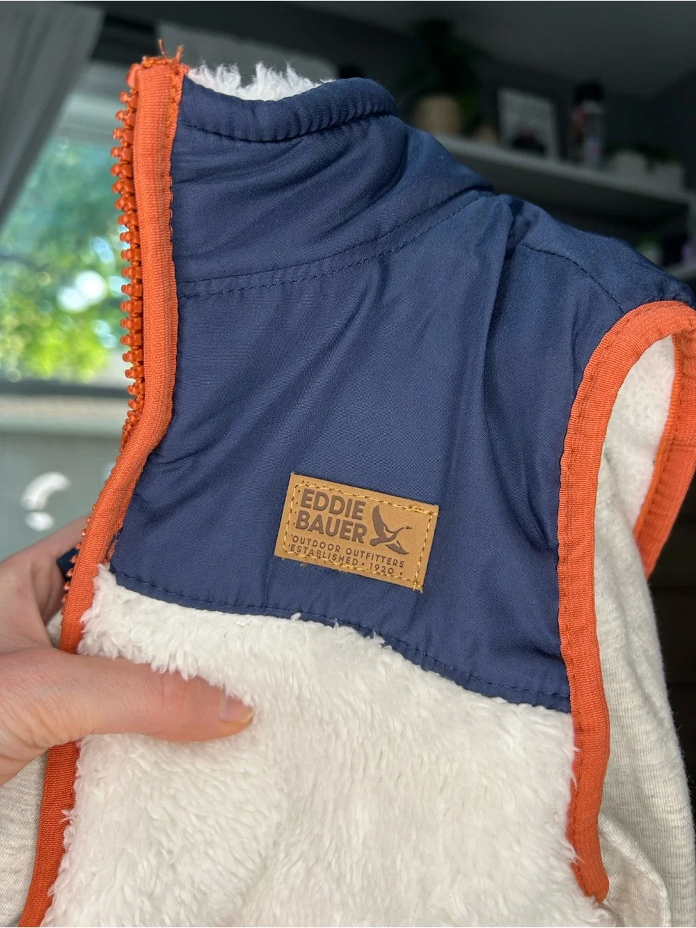 🏔️EDDIE BAUER Boys’ Cozy Sherpa Vest and Henley Set - Size 5 (Age 5-6)